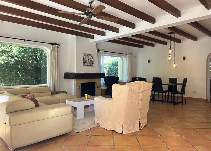 Willa Close To The In *