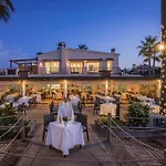 וילה Close To The In